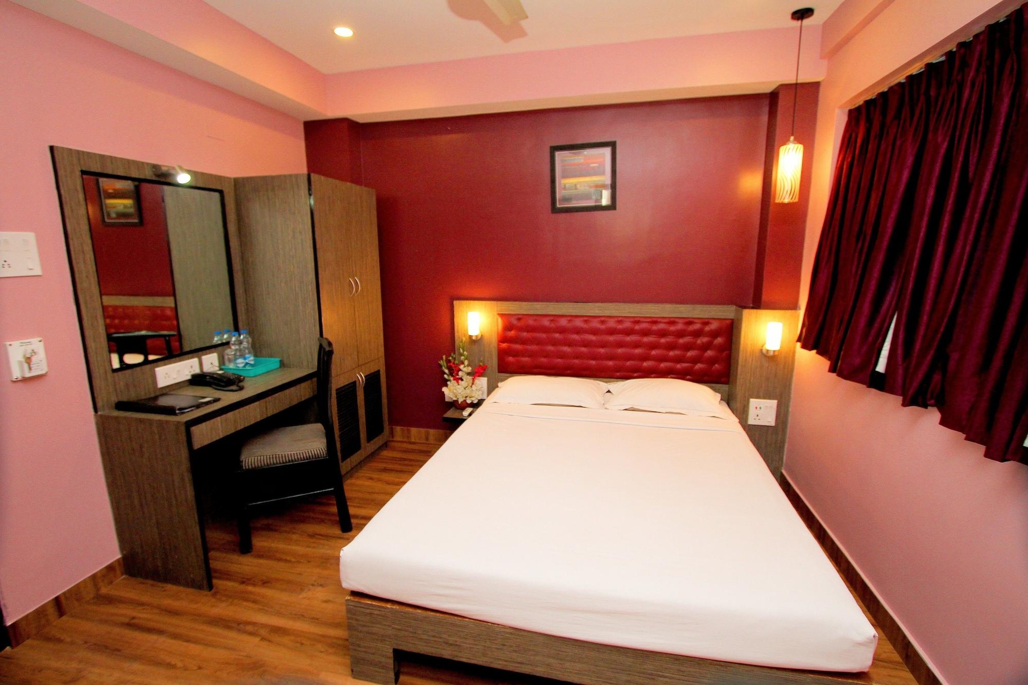 כלכותה Hotel Crestwood מראה חיצוני תמונה