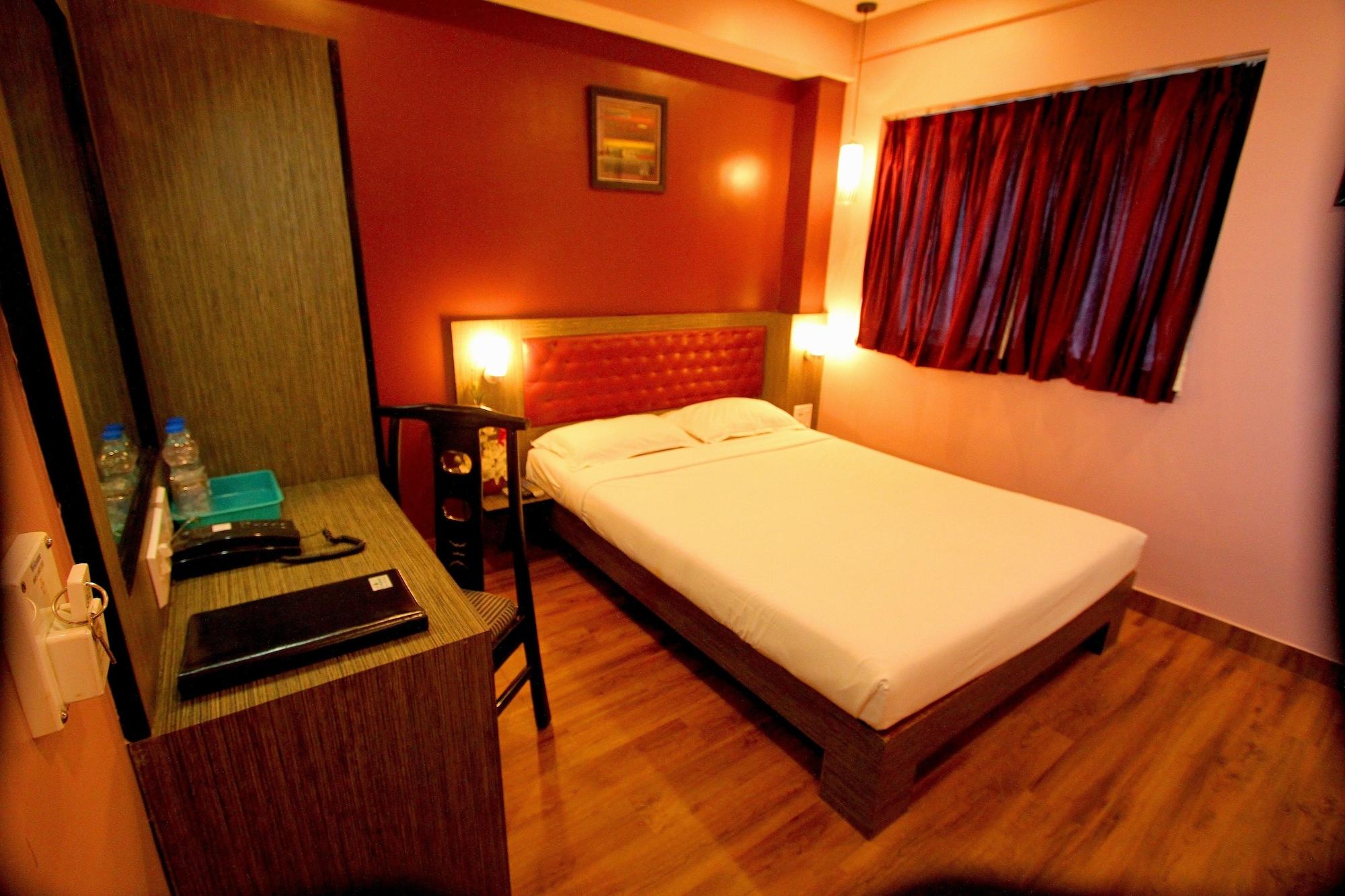 כלכותה Hotel Crestwood מראה חיצוני תמונה