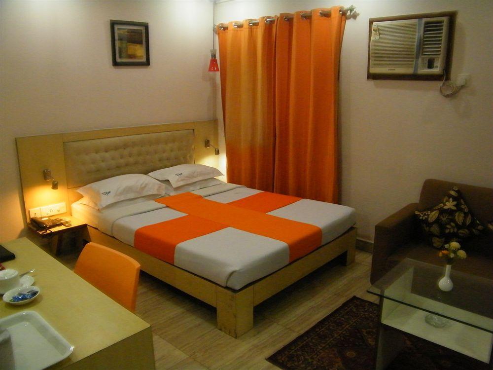 כלכותה Hotel Crestwood מראה חיצוני תמונה