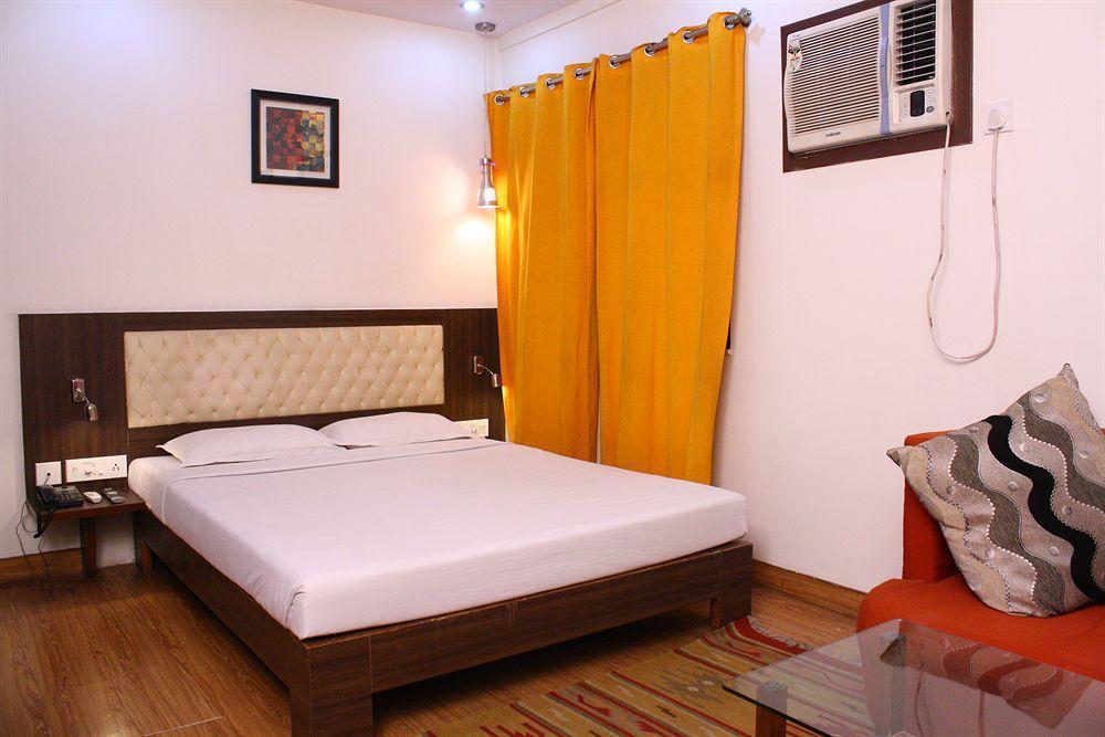 כלכותה Hotel Crestwood מראה חיצוני תמונה