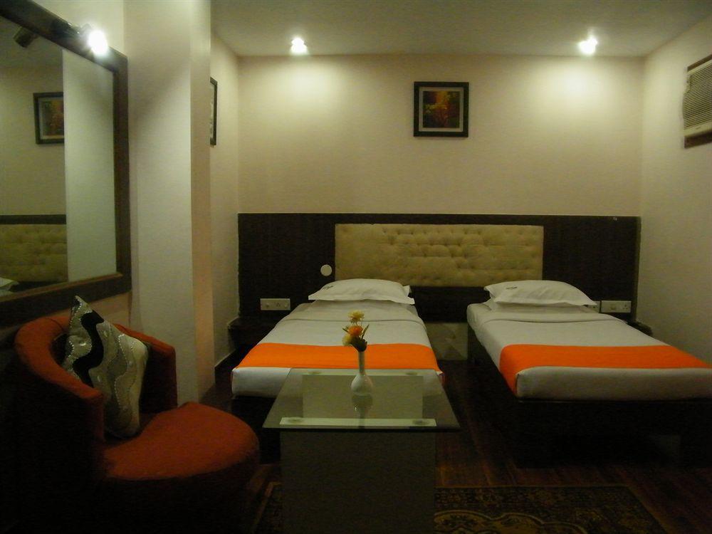 כלכותה Hotel Crestwood מראה חיצוני תמונה