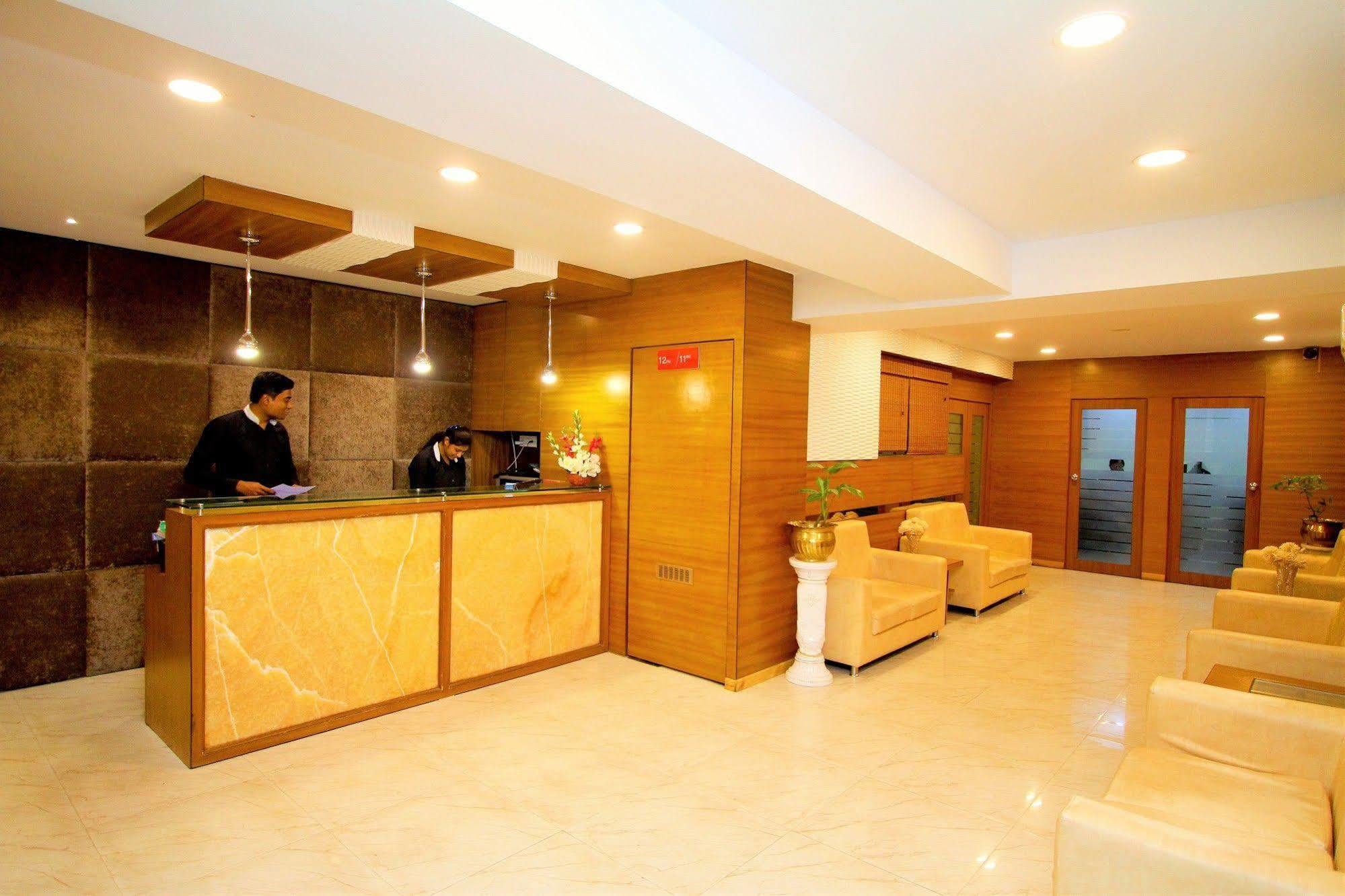 כלכותה Hotel Crestwood מראה חיצוני תמונה